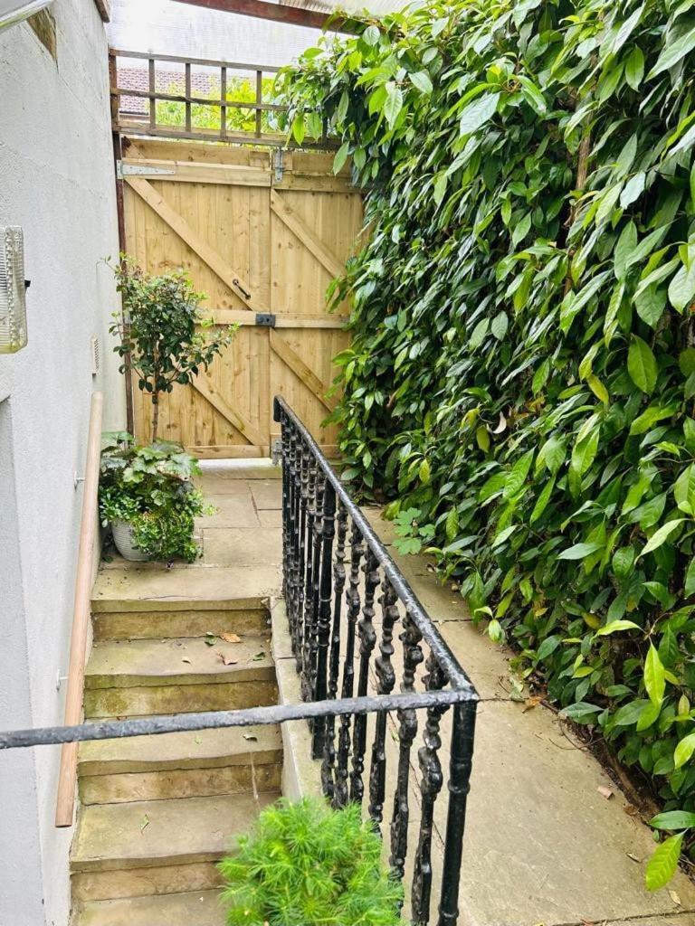 Spacious Comfortable Flat With Free Parking In East Finchley, Muswell Hill & Close To Alexandra Palace 伦敦 外观 照片